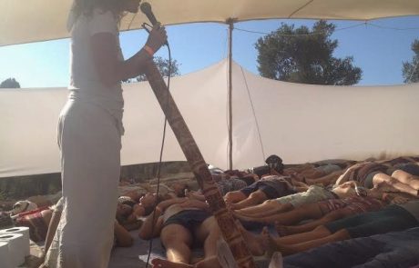 "קריאה להתעוררות"- סדנת דידג'ריברסינג ושירת מרפא עם מיכל ברז"ל כהן